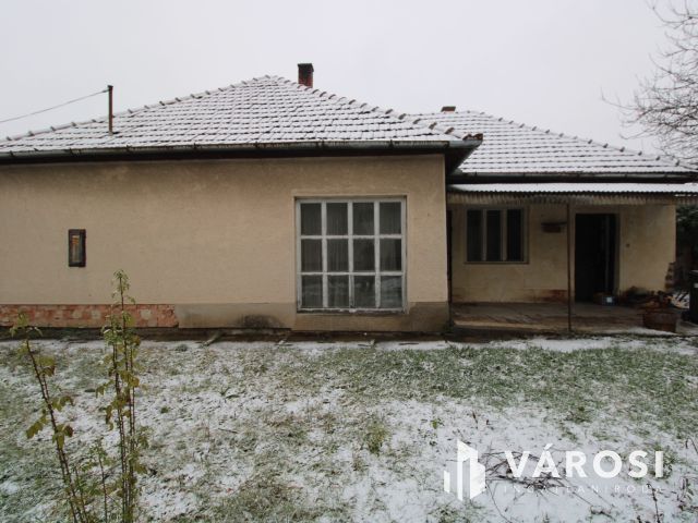 Sarkad teleki részén felújittandó 3 szobás családi ház eladó