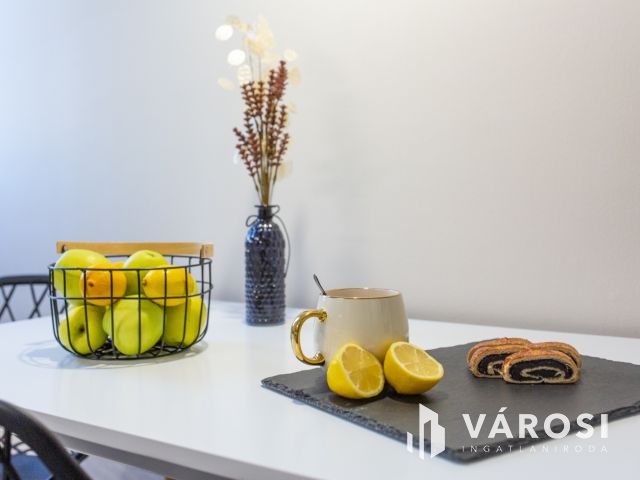 Felújított, belvárosi, azonnal költözhető