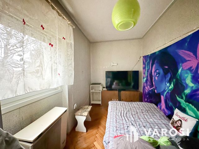 Szerpentin út elején 2. emeleti, 1+1 félszobás lakás eladó!