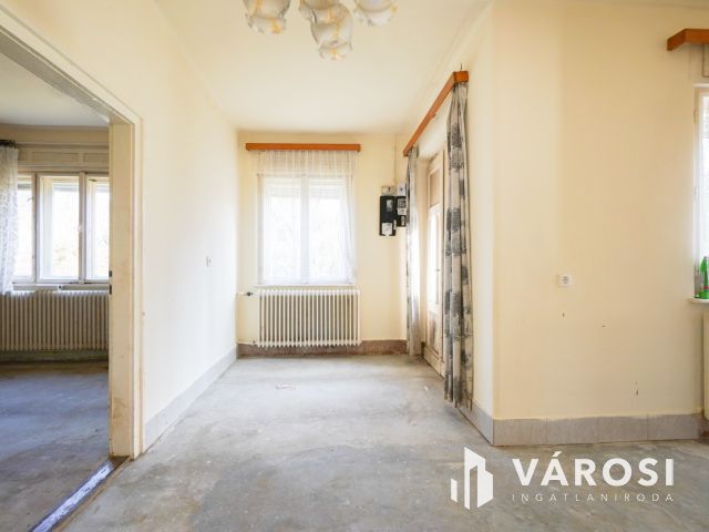 Felújítandó családi ház szenzációs településen!