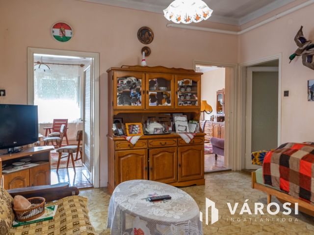 2 szobás családi ház Doboz központjában