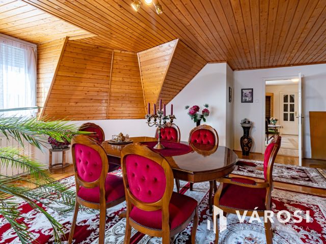 Turai kastély mellett, 4 szoba, nappalis családi ház eladó