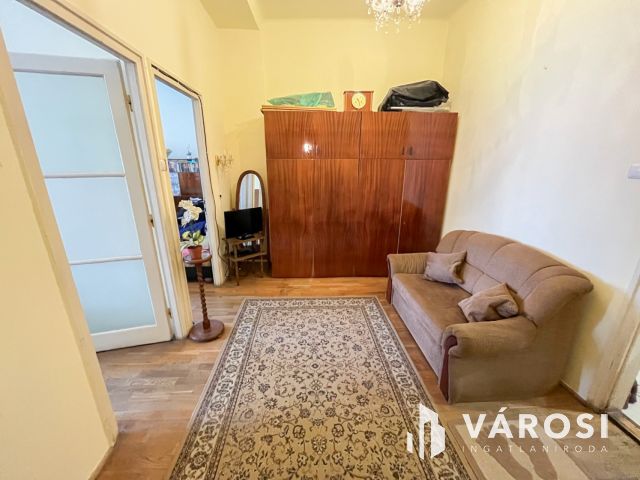 Erkélyes lakás a Rákóczi úton!