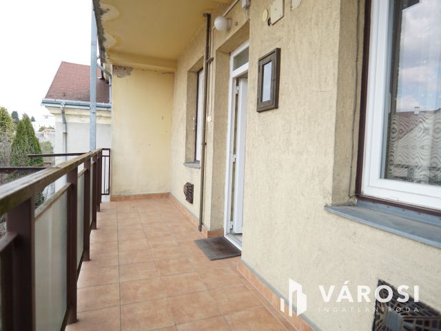 Belvárosi lakás, zárt udvaros társasházban