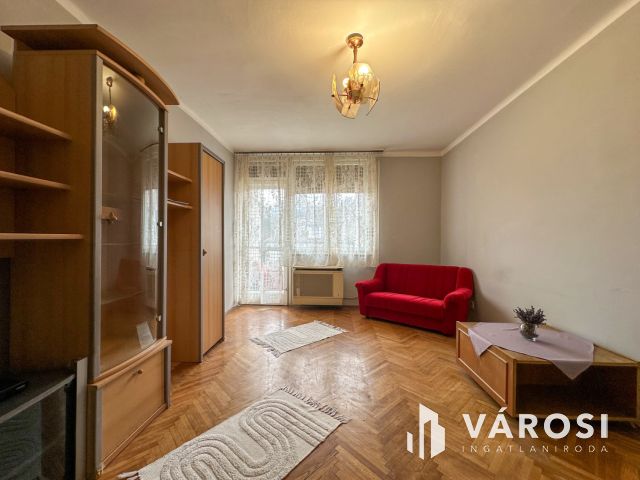 Munkás úton 2 szobás, erkélyes lakás eladó!