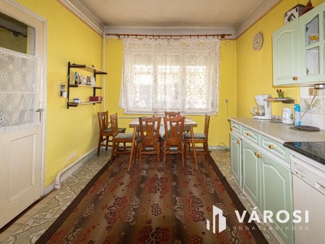 Sarkadkeresztúr csendes kis utcájában családiház eladó