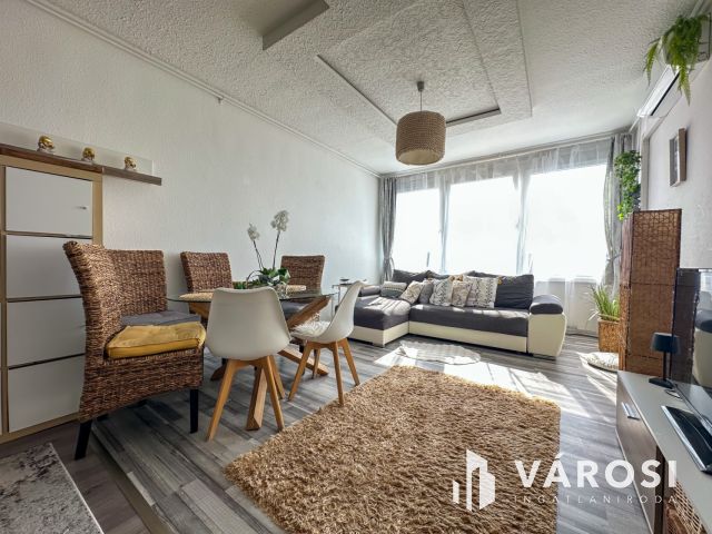 Felsővárosban 2 szobás, bútorozott lakás eladó!