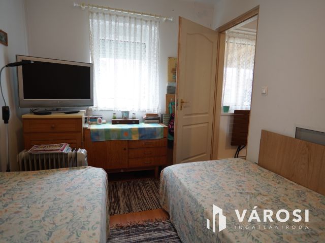 Fonyódligeten, felújított kis Nyaraló