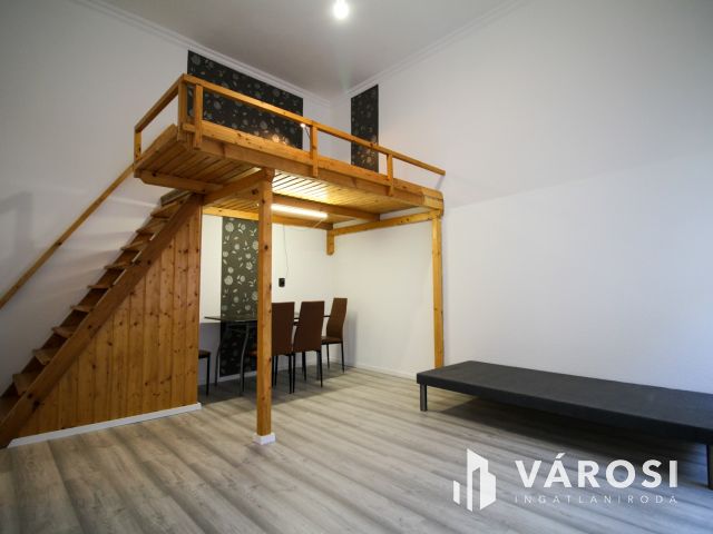 Galériás lakás kiadó a Kálvin tér közvetlen közelében