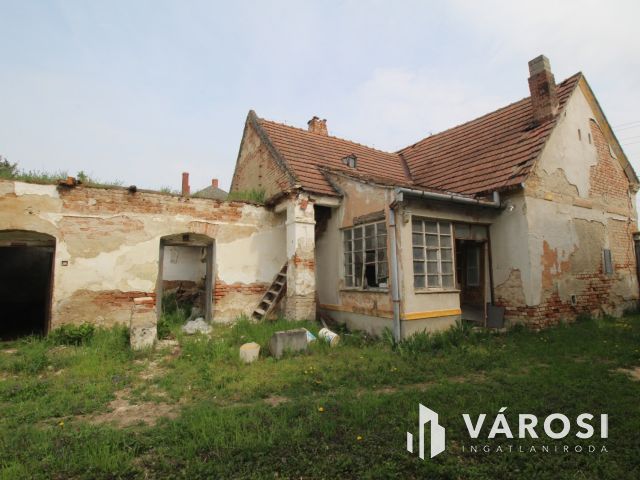 Felújítandó ház, vagy építési telek Csepregen