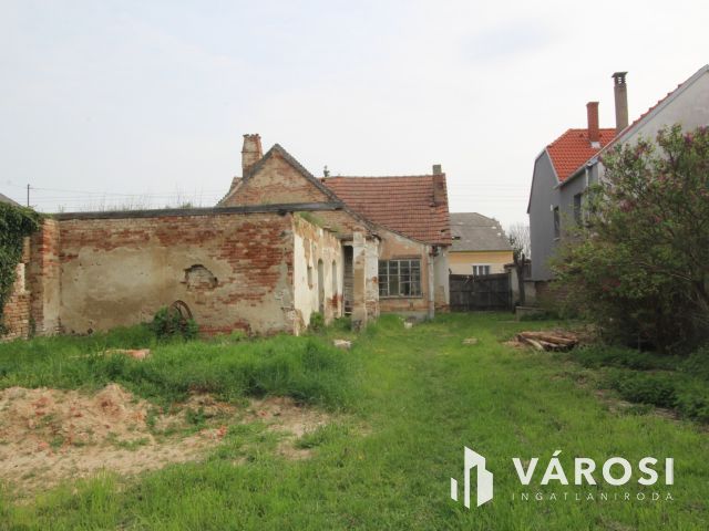 Felújítandó ház, vagy építési telek Csepregen