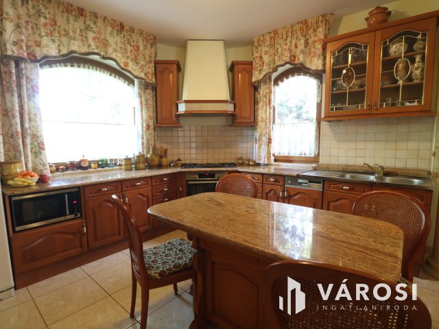 Klasszikus családi ház, Újszeged fő utcáján!