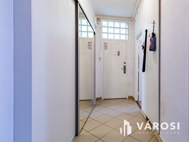 Ecseri úti metrónál, csúsztatott zsalus,erkélyes lakás eladó