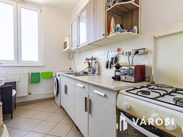 Ecseri úti metrónál, csúsztatott zsalus,erkélyes lakás eladó