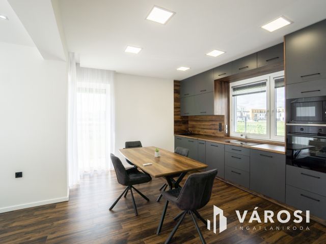 Kiadó ikerház a Szitásdombon