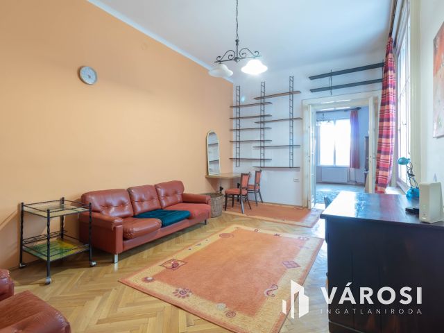 72 m2-es lakás, pár lépés a Duna, a Fővám tér, a Corvinus