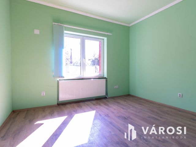 Bókay-kert közelében saját udvarral, garázzsal házrész eladó