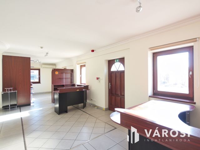 680 m2-es ipari csarnok, 340 m2-es irodával kiadó