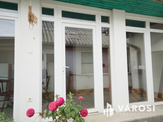Azonnal költözhető garzon jó közlekedéssel kiadó