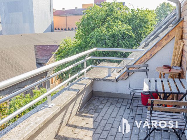 Belvárosban , fényárban 1,5 szobában, terasszal